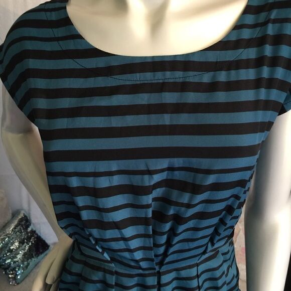 BeBop Lite Weight pleated Pocket Dress! Cute! - Picture 6 of 6